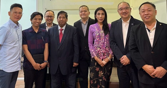 Exco members of the SpaceTech Malaysia Association (SMA) (L2R): Sean Liak, National Council (Sarawak/Sabah); Hafez Murtza, Treasurer Deputy; Yau Chyong Lim, Deputy Chairman; Abdul Rahman Khairuddin, Treasurer; Sean Seah Kok Wah, Chairman; Hafiz Afiah, Deputy Secretary; William Lim, Deputy Chairman; and Stat Chong, Secretary.